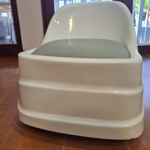 Pedi stool – DEMO (slight crack)