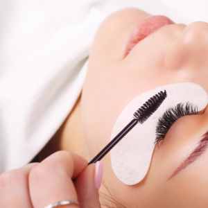 Classic Eyelash Extensions – Correspondence course with kit